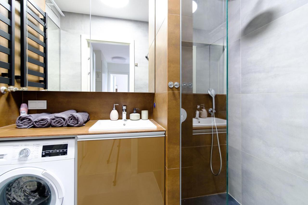 Hello Apartments Zajezdnia Wrzeszcz With Private Parking 格但斯克 外观 照片